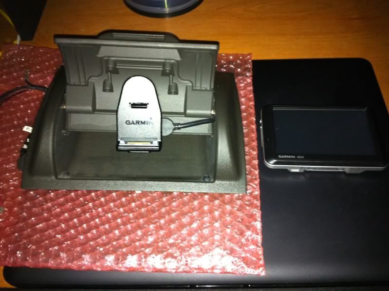 SOLD Nissan GPS docking station & Garmin nuvi 780 Second Generation